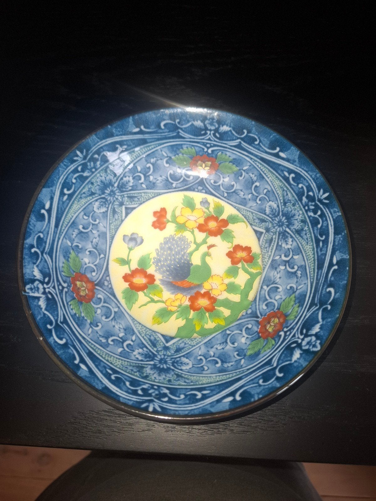 Decoratief Japans bord met pauw en bloemen, Antiek en Kunst, Ophalen of Verzenden