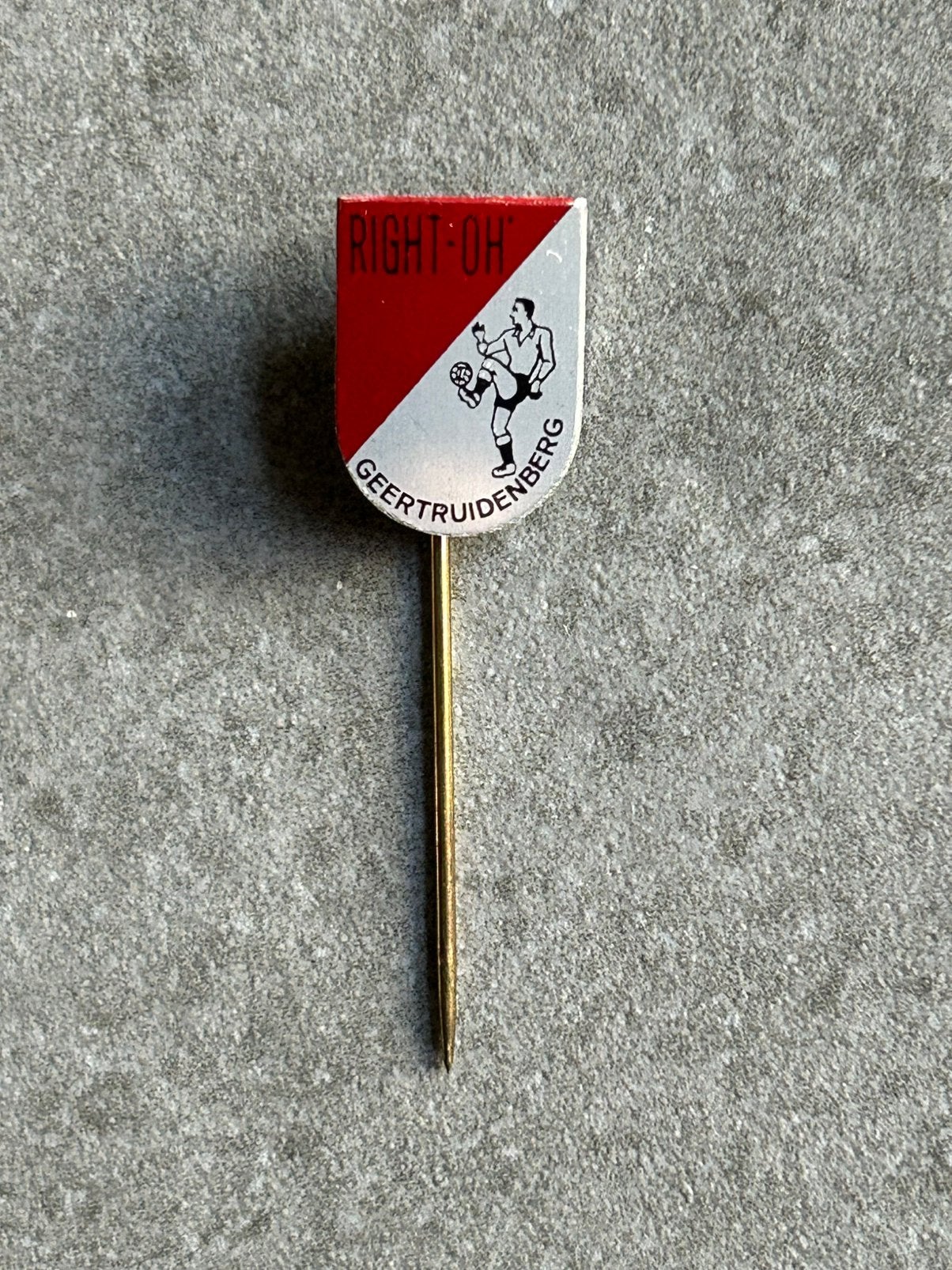 Right-oh Geertruidenberg, Verzamelen, Ophalen of Verzenden, Sport, Speldje of Pin