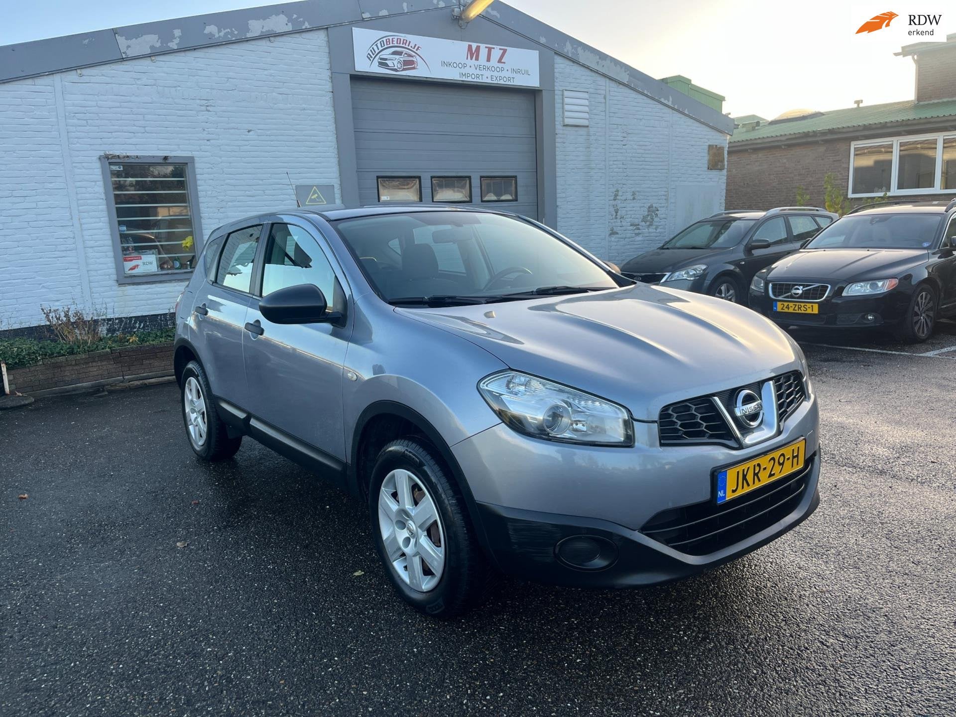 Nissan Qashqai 1.6 Acenta FlexFuel Airco|Cruise|2 Sleutels, Auto's, Gebruikt, 4 cilinders, Handgeschakeld, Grijs
