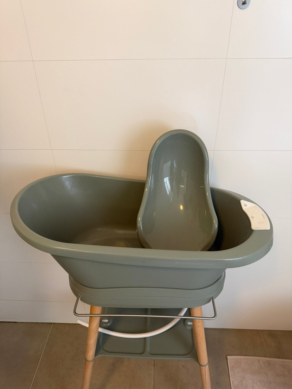Bébé-jou Sense badset met standaard hout, badinzet, slang, Ophalen, Zo goed als nieuw, Badje, Bébé-jou