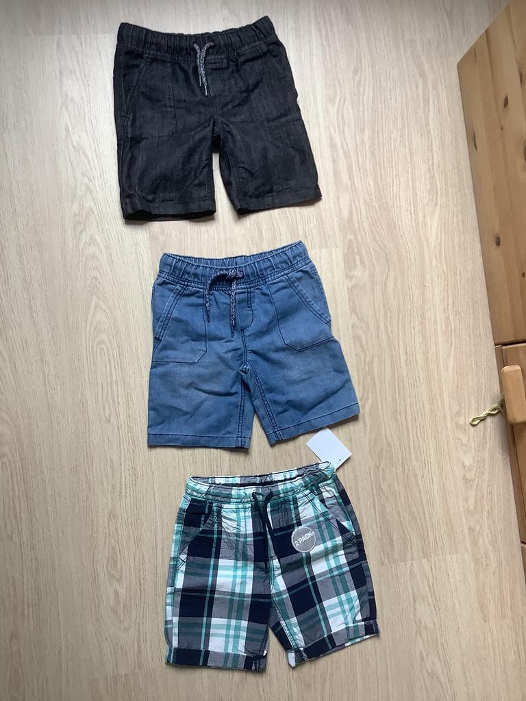 NIEUW 3 korte broeken maat 128 - blauw, zwart, geruit, Kinderen en Baby's, Kinderkleding | Maat 128, Ophalen of Verzenden, Nieuw