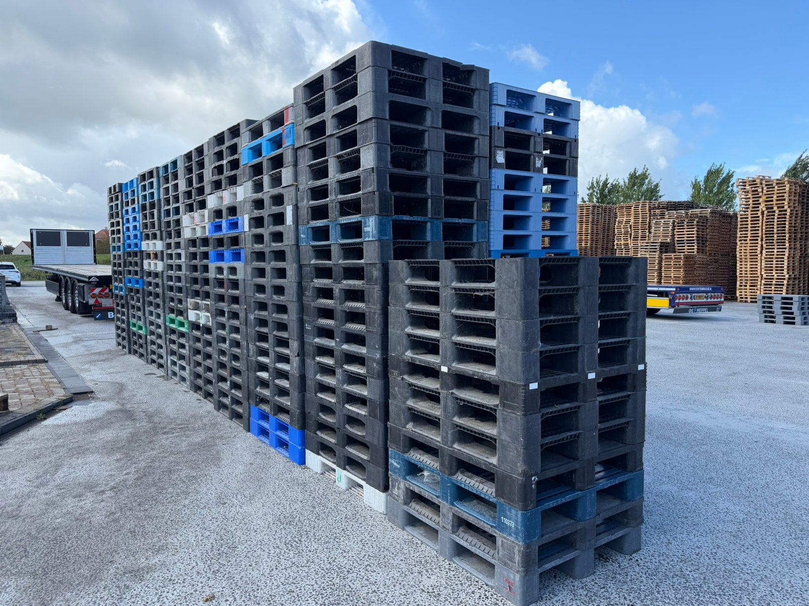 Pallets 100x120 kunstof gebruikt, Ophalen