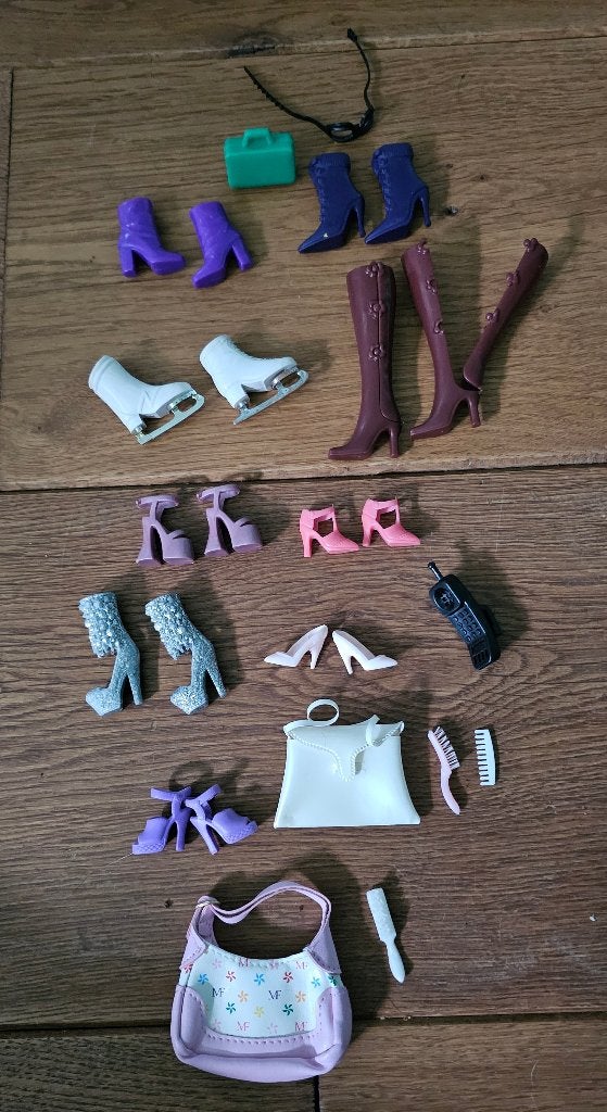 Barbie accessoires- schoentjes/ laarzen/ tasjes-Verzend Ook!, Ophalen, Gebruikt, Accessoires