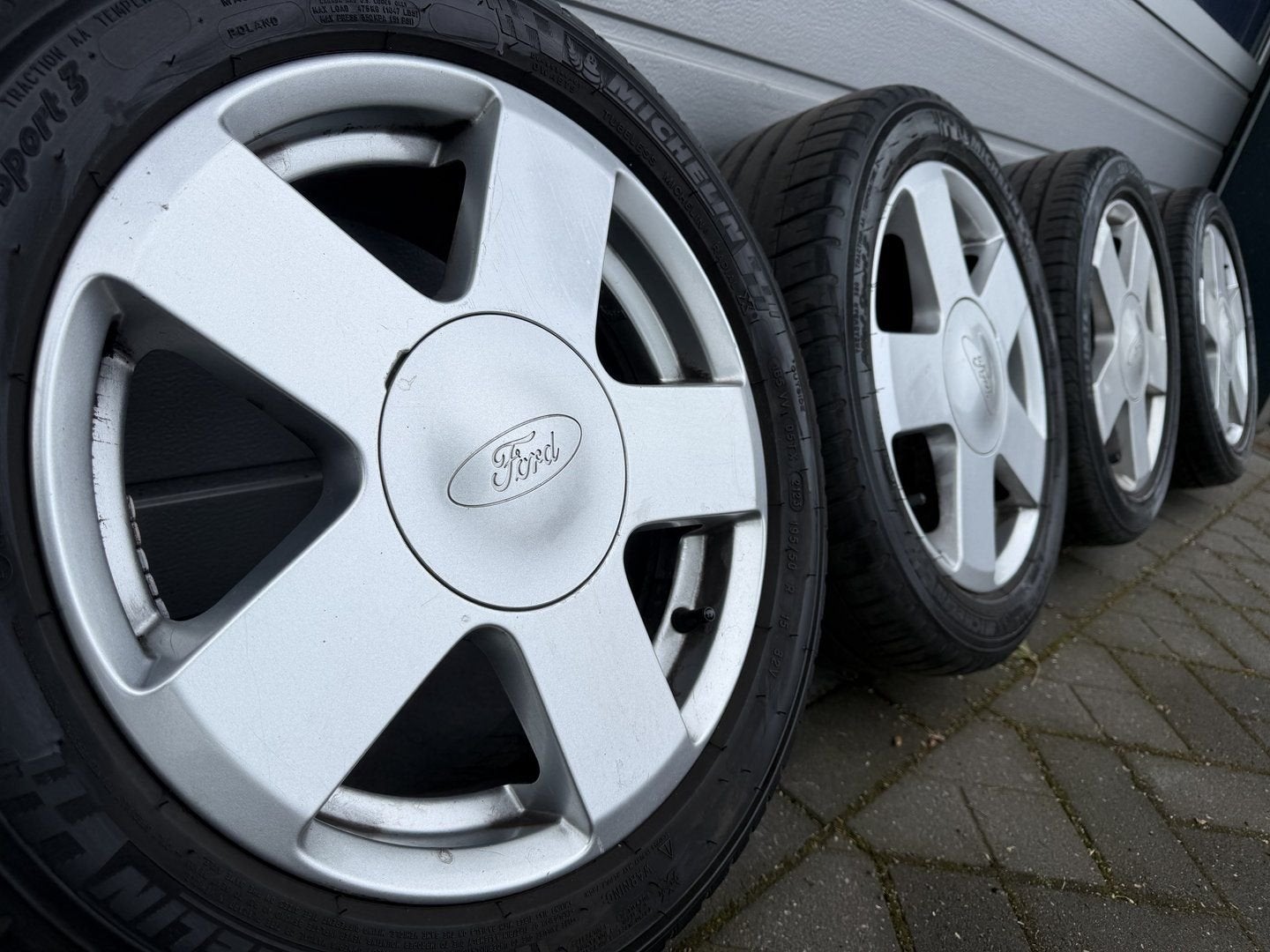 Orginele 15 inch Ford Fiesta Fusion B Max velgen zomerbanden, Auto-onderdelen, Banden en Velgen, Gebruikt, 15 inch, -, -