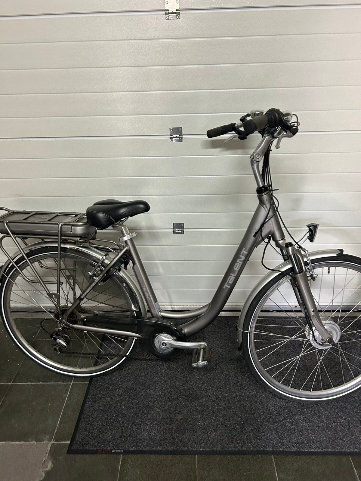 Electrische damesfiets, Ophalen, Zo goed als nieuw, Overige merken