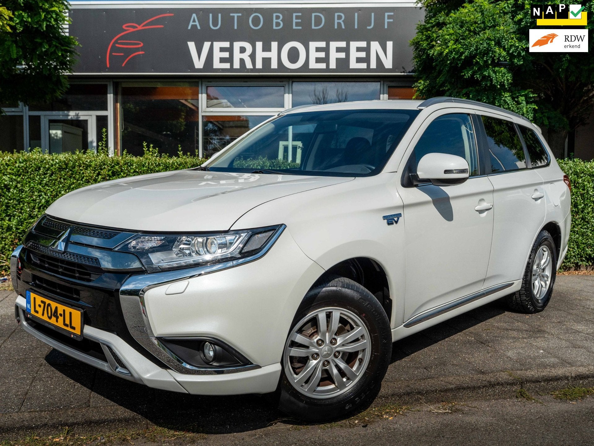 Mitsubishi Outlander 2.4 PHEV Pure | PARKEERCAMERA | TREKHAA, Automaat, 135 pk, Euro 6, 4 cilinders