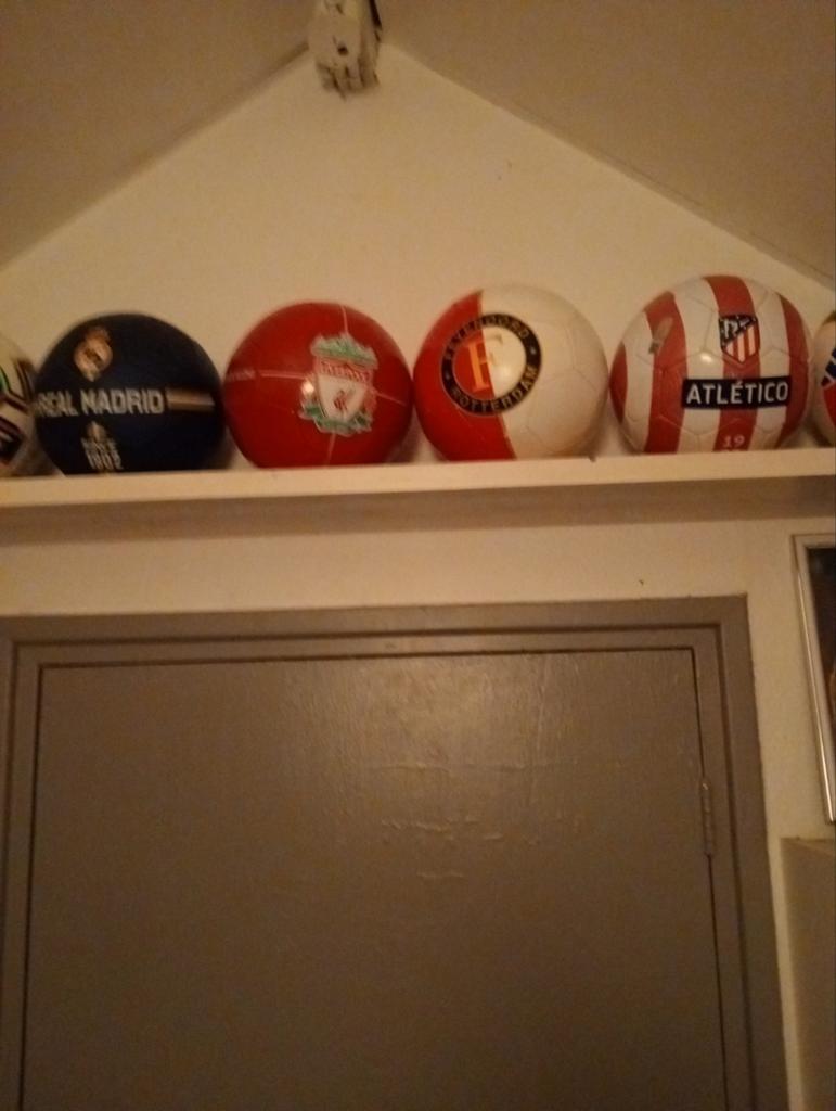 4 officiële voetbalballen van verschillende clubs, Ophalen of Verzenden, Zo goed als nieuw, Bal