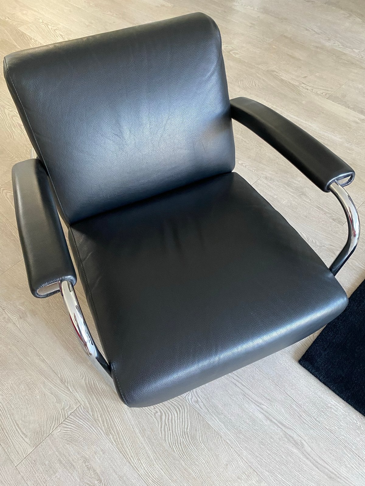 Design fauteuil zwart leer met chroom onderstel, Ophalen, Gebruikt, Zwart, Leer