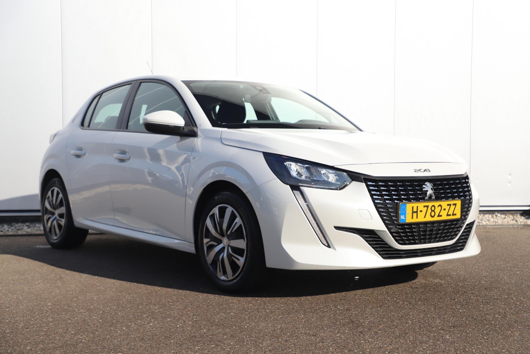 Peugeot 208 1.2 PureTech Active 102PK Parelmoer Wit Carplay, Auto's, Voorwielaandrijving, Stof, Gebruikt, Euro 6