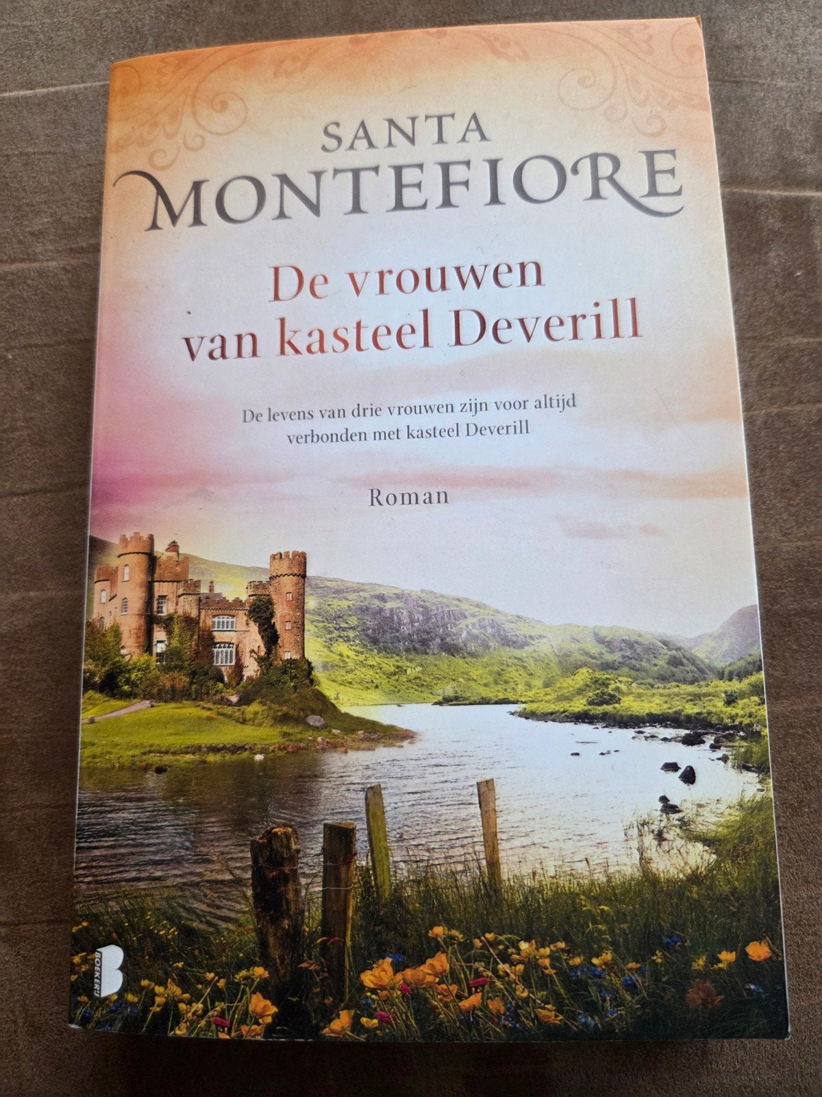 Santa Montefiore - De vrouwen van kasteel Deverill, Europa overig, Ophalen of Verzenden, Santa Montefiore, Zo goed als nieuw