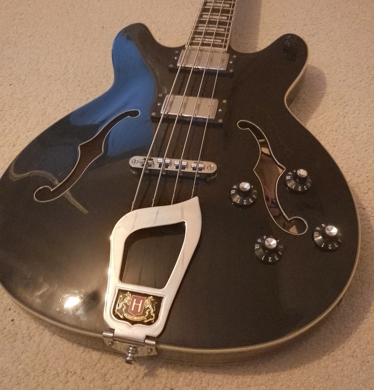 Hagstrom Viking Basgitaar incl zgan Hagbag, Ophalen, Zo goed als nieuw, Semi-akoestisch