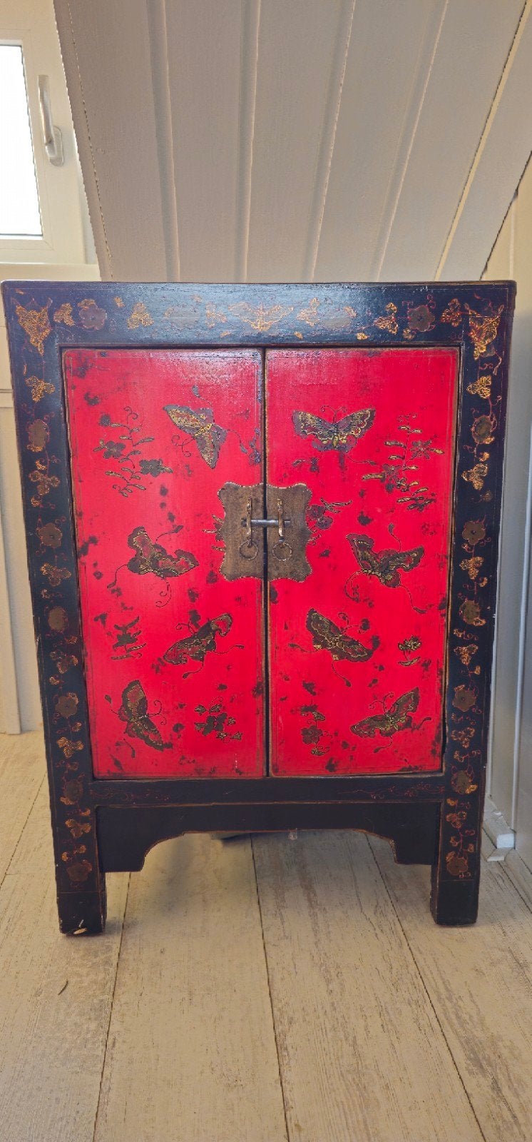 Chinees kastje met kleine beschadigingen - zacht prijsje, Ophalen, Gebruikt