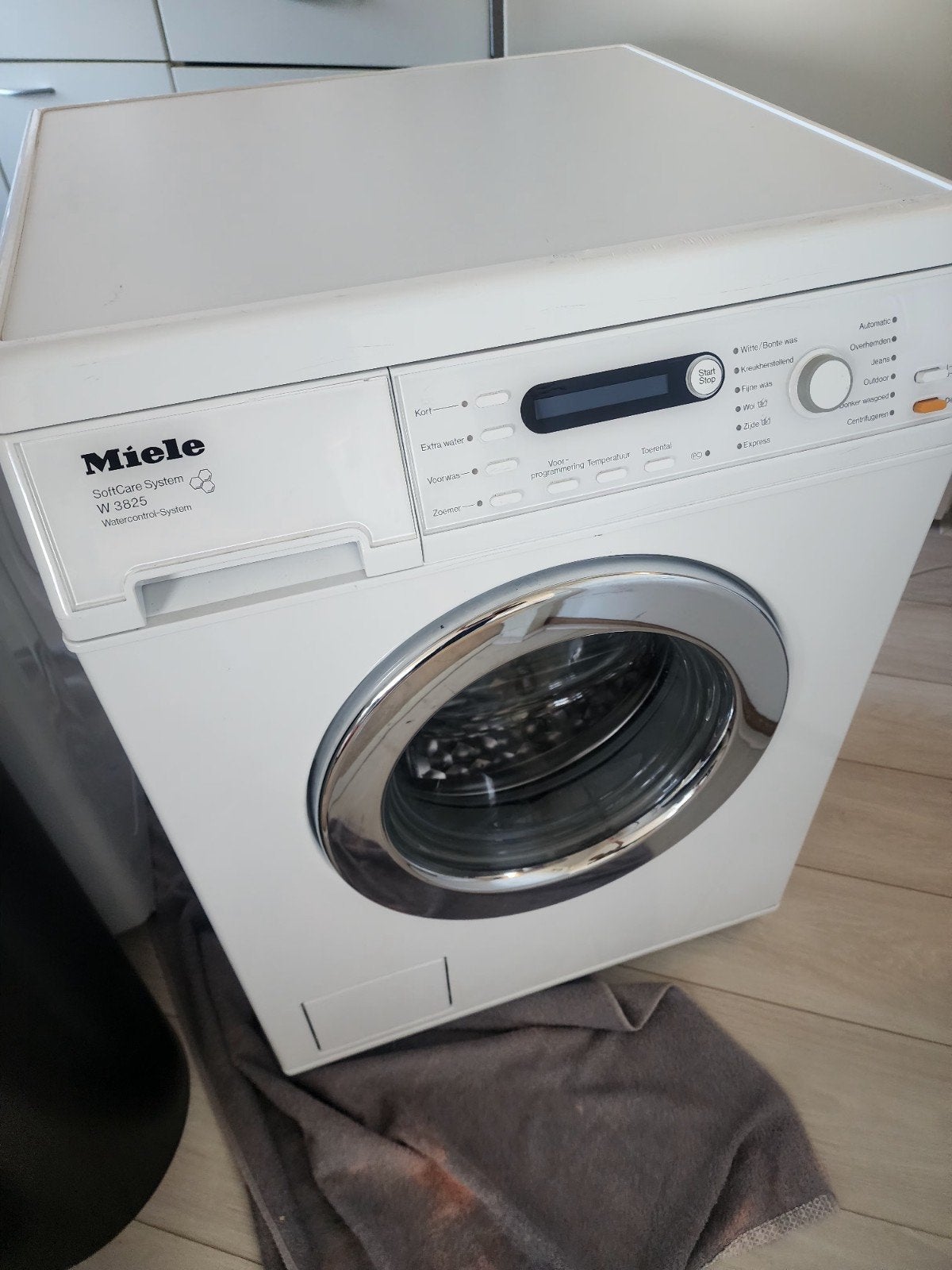 Defecte Miele W 3825 SoftCare System wasmachine, Witgoed en Apparatuur, Wasmachines, Niet werkend, Voorlader, 6 tot 8 kg, 85 tot 90 cm
