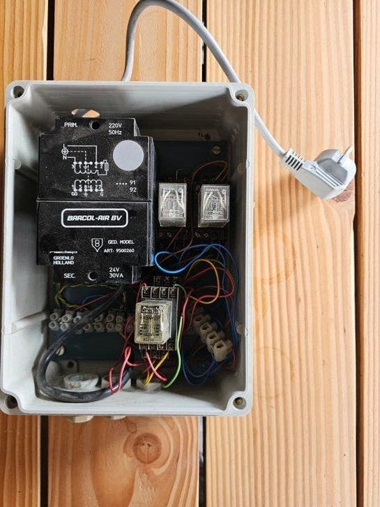 Schakelkastje 230V uitgaand 24V met 3x relais, Ophalen, Minder dan 60 cm