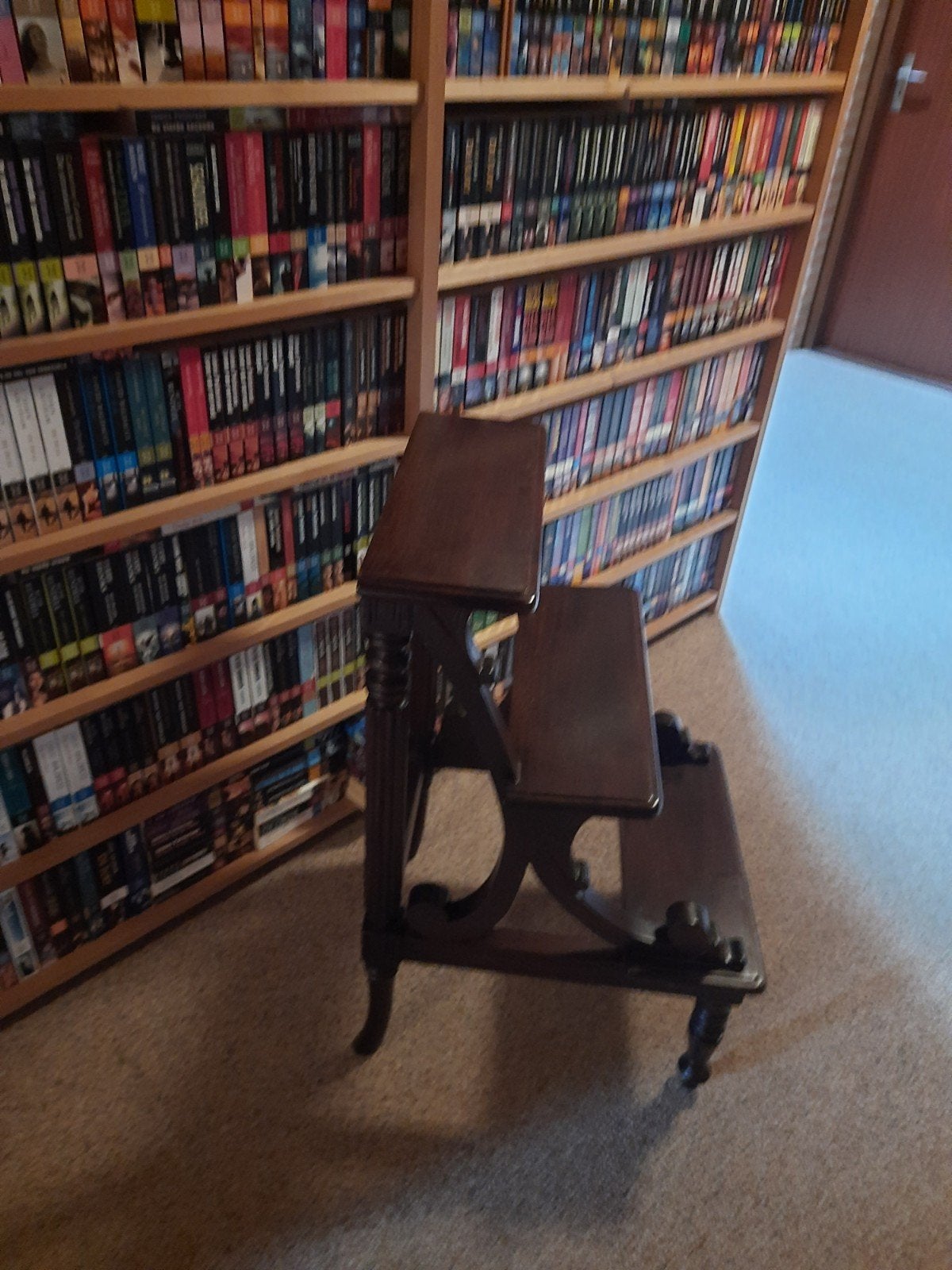 bibliotheek trapje, Ophalen