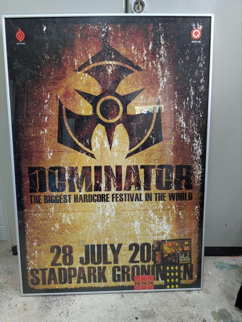 Dominator poster Groningen, Ophalen