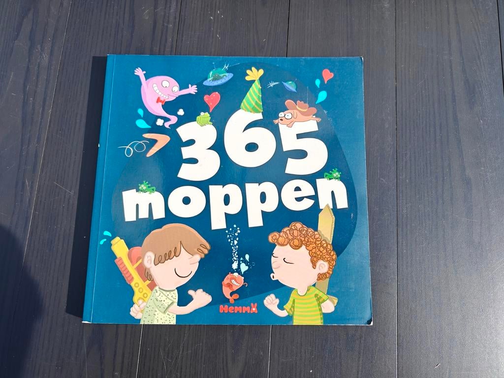 365 moppen, Boeken, Ophalen of Verzenden, Gelezen