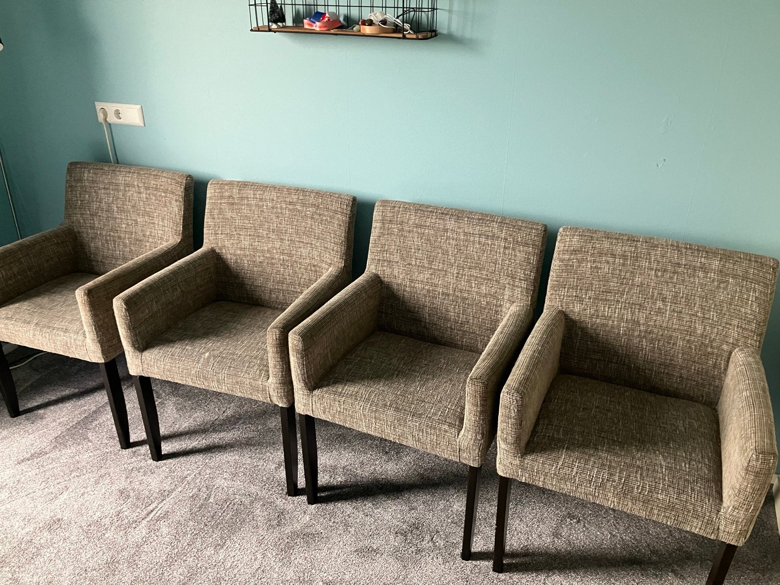 Set van 4 gestoffeerde eetkamerstoelen met armleuningen, Huis en Inrichting, Ophalen, Gebruikt, Bruin, Vier