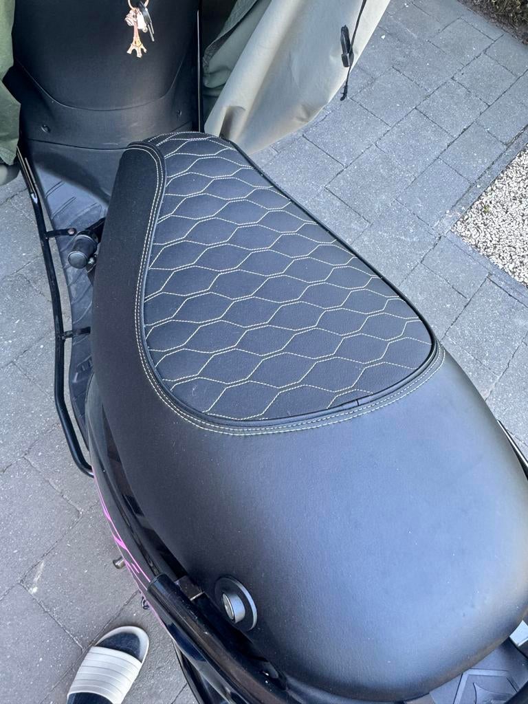 Piaggio Zip Zadel - Zo goed als nieuw, Ophalen of Verzenden, Zo goed als nieuw, Zadel, Piaggio
