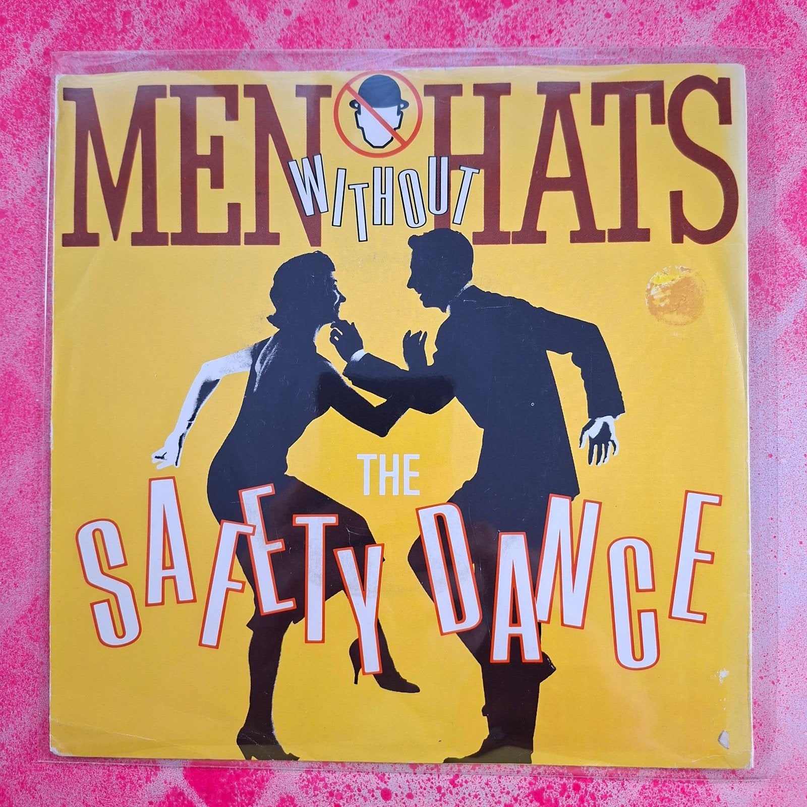 Men without hits Safety Dance single.                 Star45, Gebruikt, 7 inch, Ophalen of Verzenden, Single