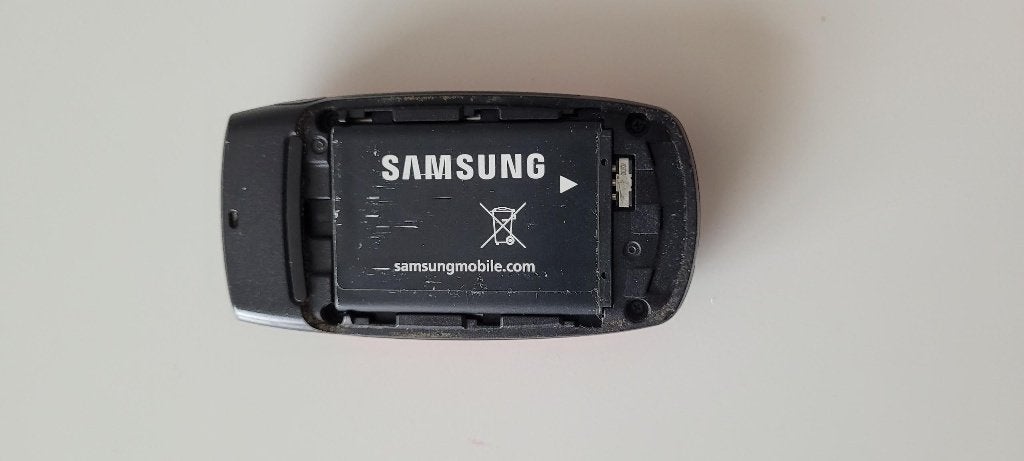 Oude Samsung SGH met opladder, Telecommunicatie, Gebruikt, Overige modellen, Geen camera, Fysiek toetsenbord
