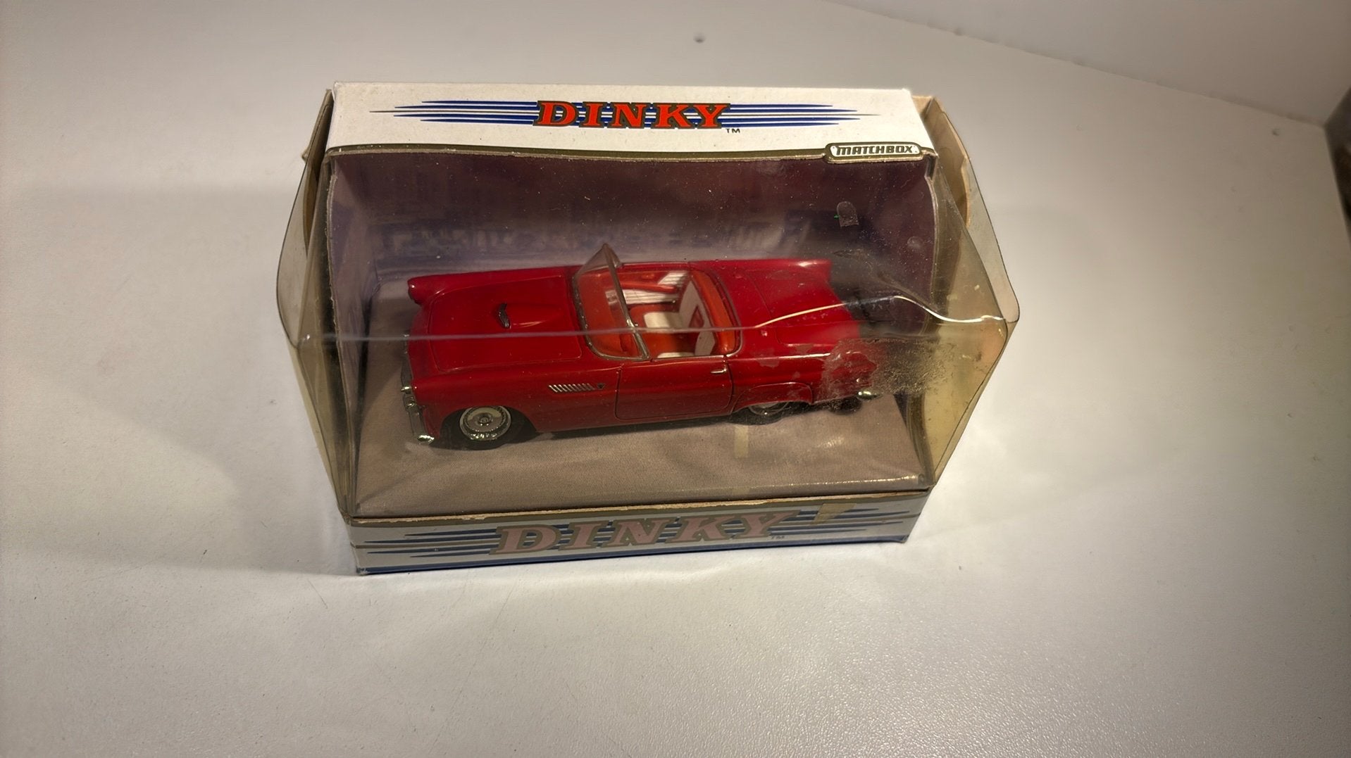 Ford thunderbird red 1955 dinky Matchbox 1.43, Auto, Ophalen of Verzenden, A, A