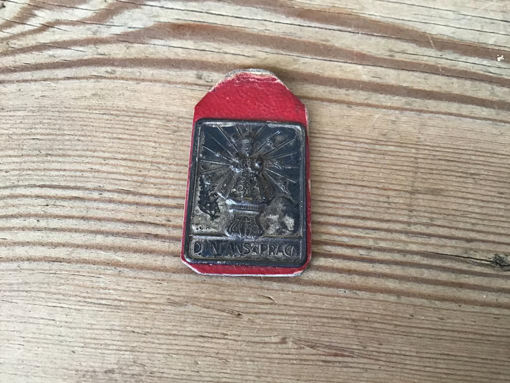 Oude medaillon scapulier Kindje Jezus van Praag, Ophalen of Verzenden, Gebruikt