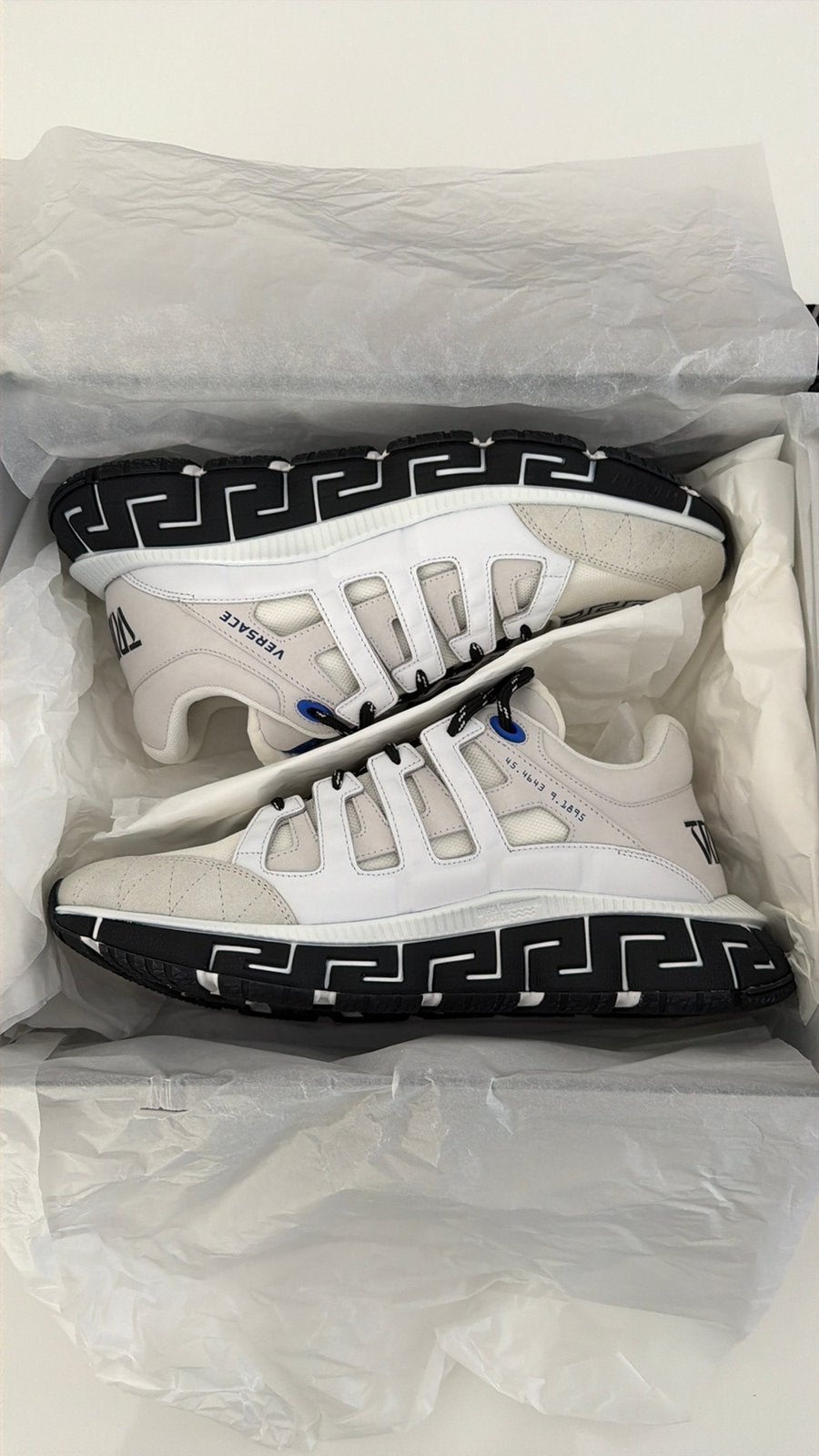 Gloednieuwe witte Versace Trigreca sneakers maat 46, Kleding | Heren, Schoenen, Wit, Nieuw, Ophalen of Verzenden, Sneakers of Gympen