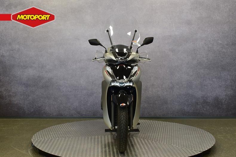 Honda SH 350 I ABS (bj 2024), Scooter, Honda Motor Europe, Bedrijf, Crystal Bldng B-Unit B11.2 Rivium Blv200
2909 LK  Capelle aan den IJsel, NL