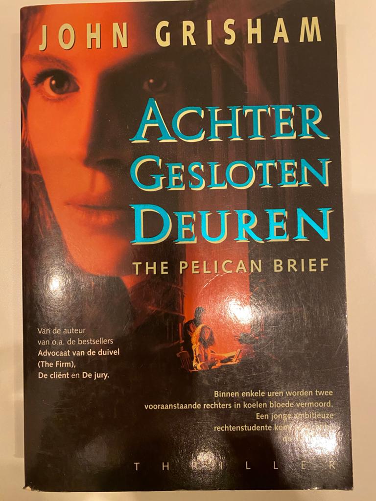 John Grisham - Achter Gesloten Deuren, Ophalen of Verzenden, Gelezen, Europa overig