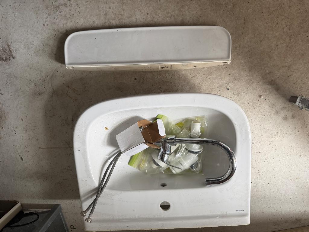Wastafel wit GEBERIT, Doe-het-zelf en Verbouw, Sanitair, Ophalen, Zo goed als nieuw, Steen, Wastafel