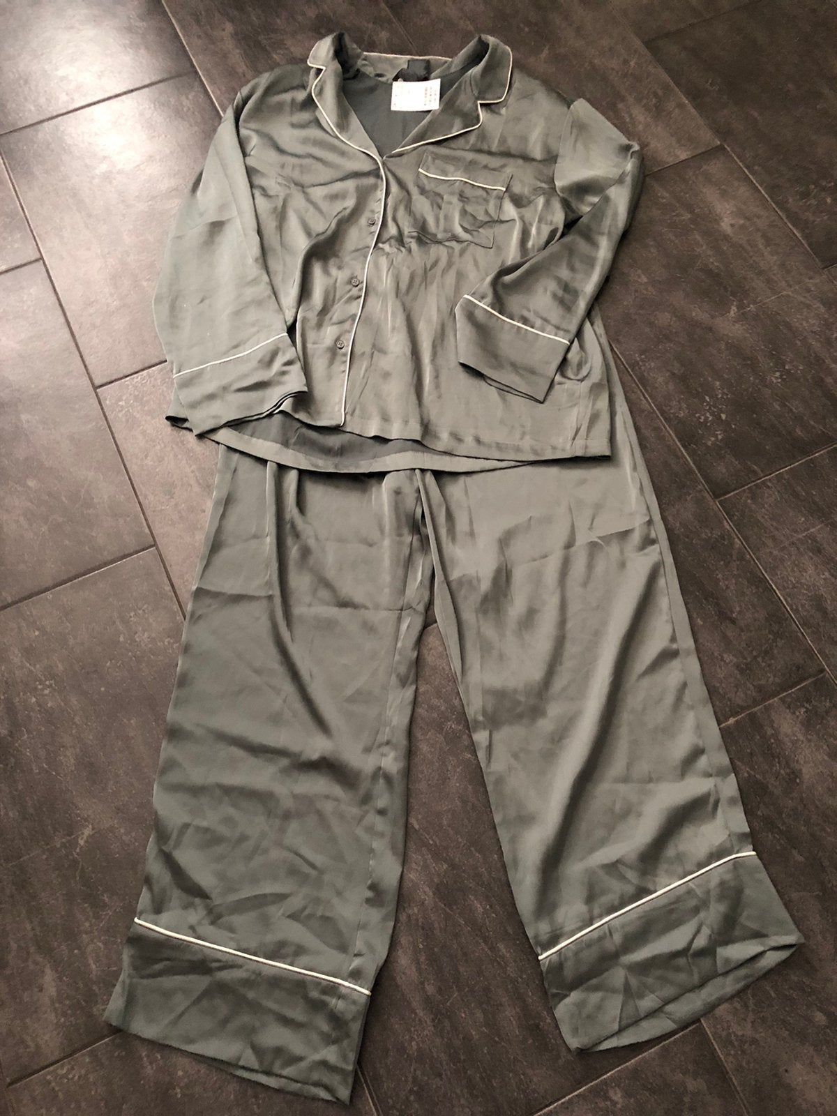 Satijnen pyjama set - Nieuw met kaartjes, Ophalen of Verzenden, Nieuw, Maat 46/48 (XL) of groter