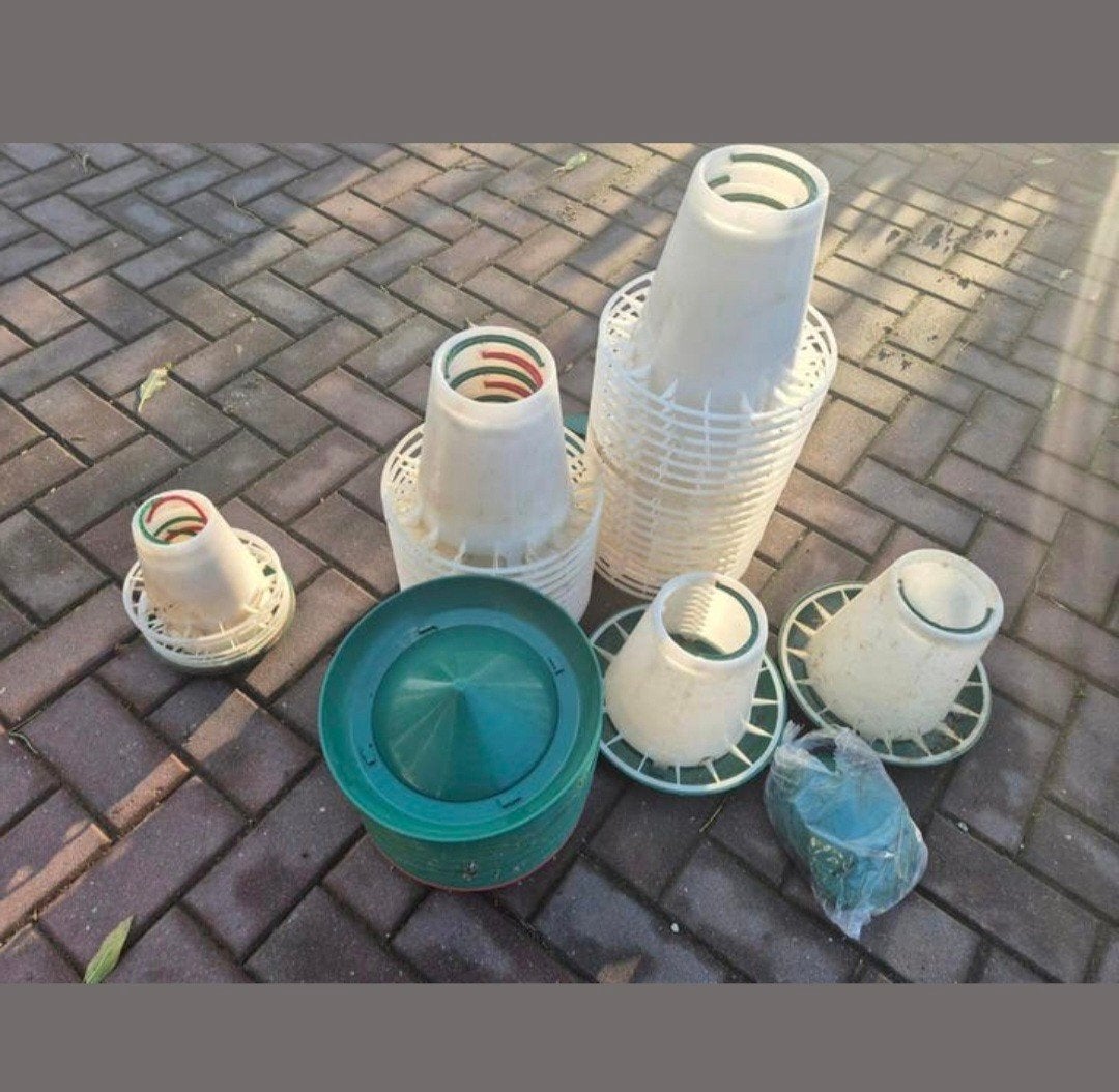 Diverse voerbakken waterbakken grote partij, Dieren en Toebehoren, Pluimvee | Toebehoren, Ophalen, Gebruikt, Drinken en Voederen