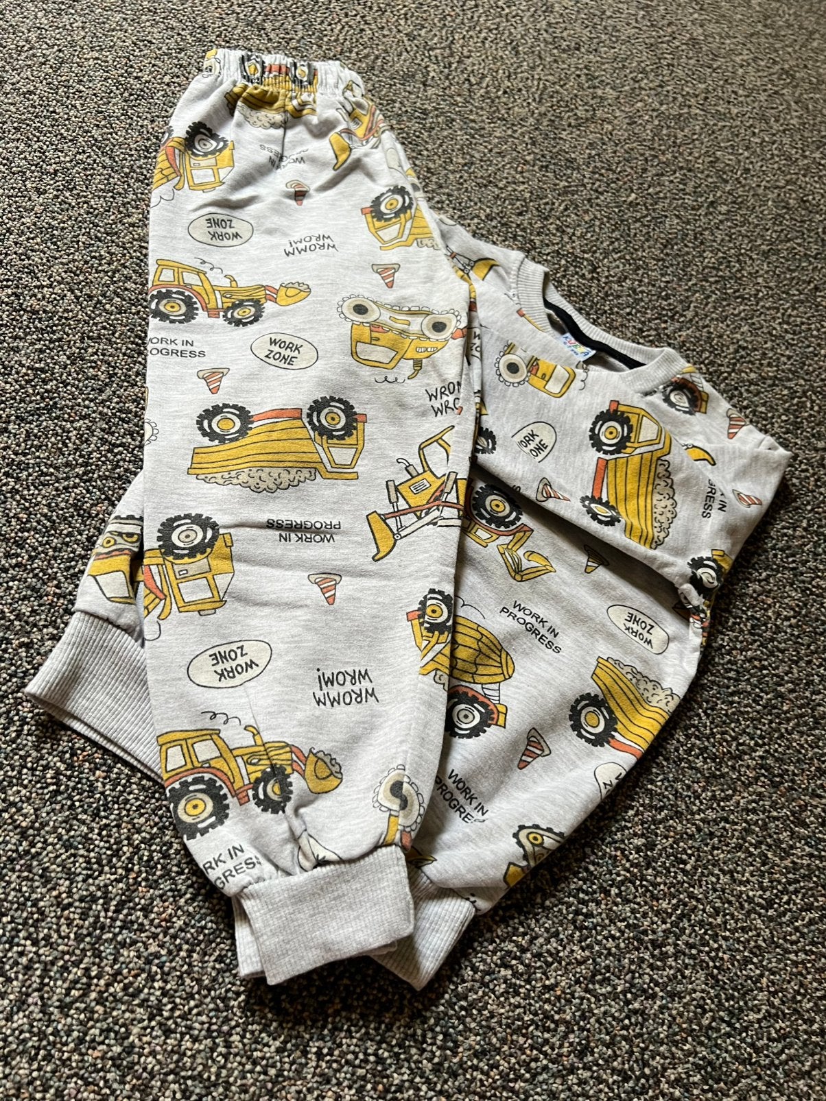 1x gedragen by Oma , deze Bouwvakkers Pyama mt 110/116, Ophalen of Verzenden, Zo goed als nieuw, Jongen, Nacht- of Onderkleding