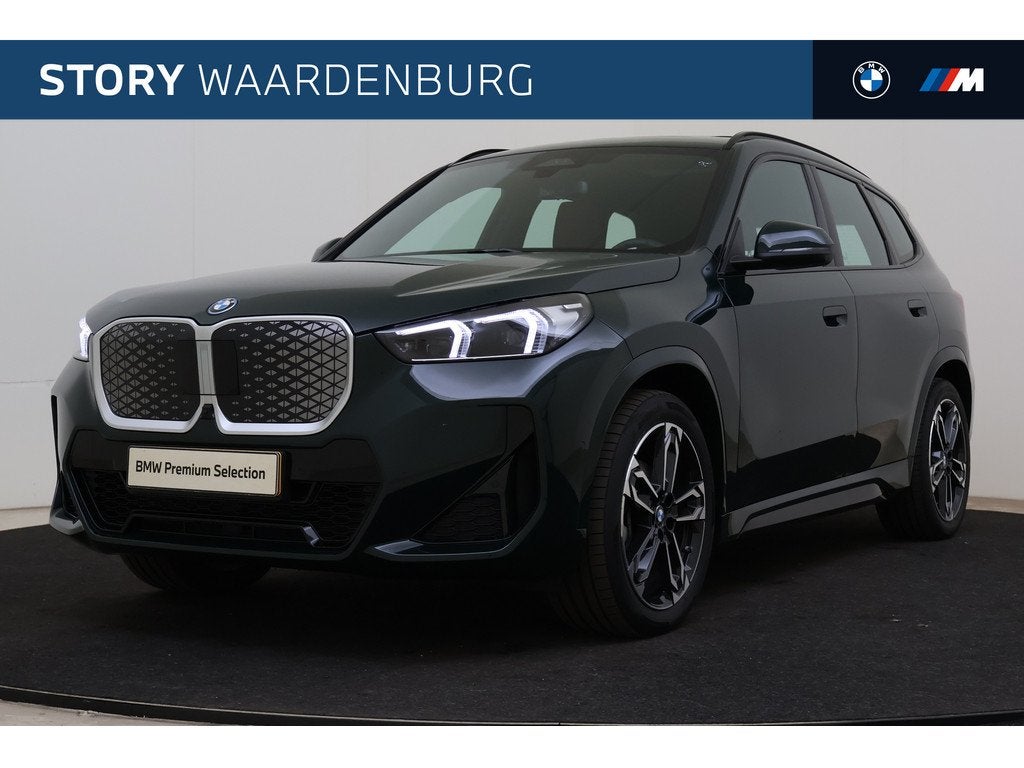 BMW iX1 eDrive20 M Sport / Panoramadak / Sportstoelen / Comf