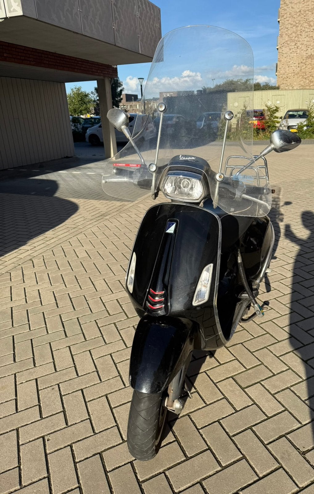 ZWARTE VESPA SPRINT TE KOOP – INCLUSIEF HELM & BEENKLEED!, Fietsen en Brommers, Ophalen, Gebruikt, Maximaal 45 km/u, Vespa S