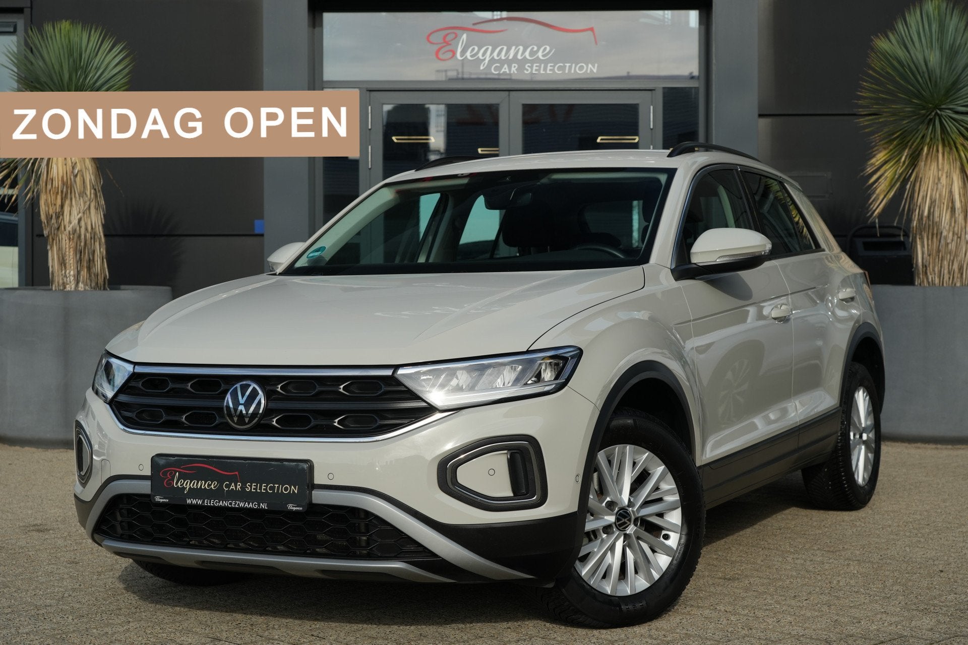 Volkswagen T-Roc 1.0 TSI Life | 110 PK | Apple Carplay | ACC, Voorwielaandrijving, Stof, Gebruikt, Origineel Nederlands