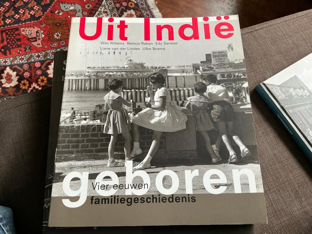 Uit Indië Geboren: Vier Eeuwen Familiegeschiedenis, Ophalen of Verzenden, Zo goed als nieuw