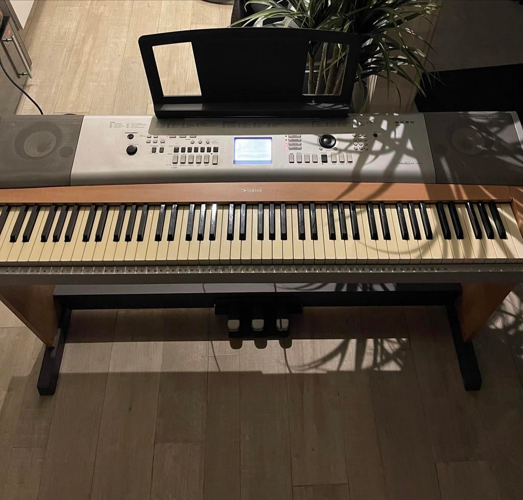 Yamaha keyboard met 88 toetsen en pedalen, Muziek en Instrumenten, Keyboards, Ophalen, Gebruikt, 88 toetsen, Yamaha