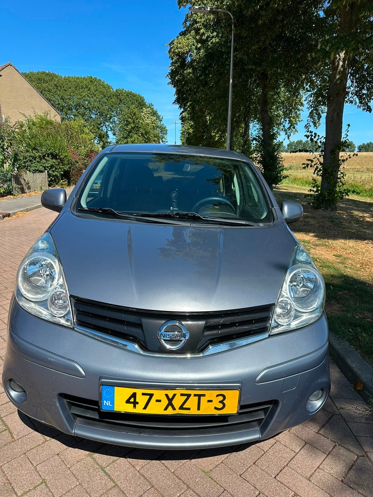 Nissan Note 1.6 AUT 2010 Grijs, 15 km/l, 750 kg, 4 cilinders, 49 €/maand