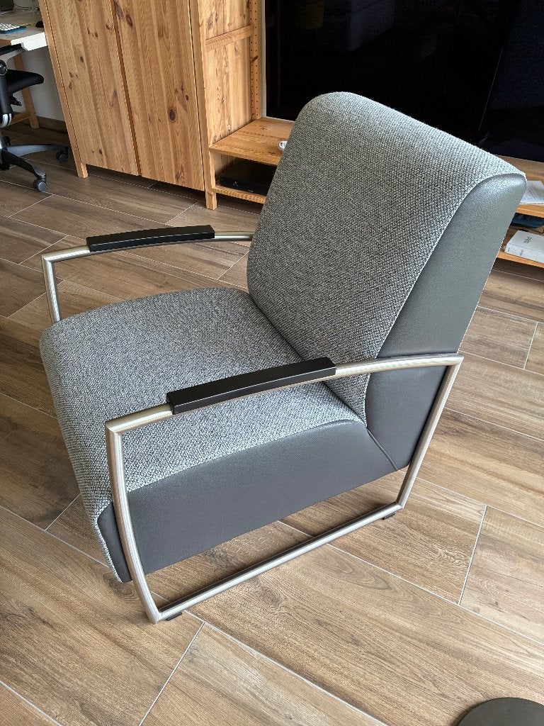 Montel fauteuil zilvergrijs stof/antraciet leer, Huis en Inrichting, Fauteuils, Ophalen, Leer, 75 tot 100 cm, Zo goed als nieuw