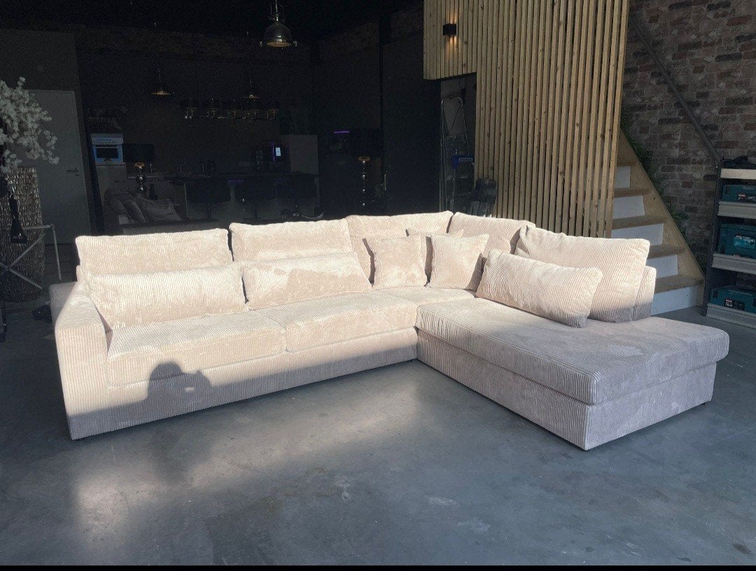 NIEUW! Hoekbank ex showmodel 320x250 NU. €725,- !!!, Ophalen, Vierpersoons of meer, 300 cm of meer, Nieuw