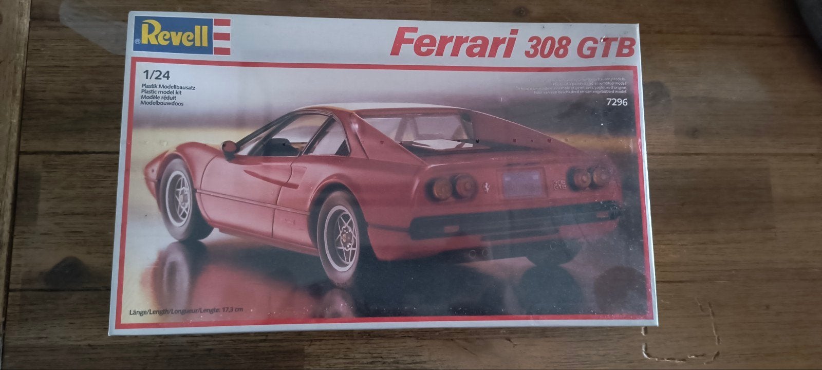 Revell Ferrari 308 GTB modelbouwkit - Ongeopend, Hobby en Vrije tijd, Modelbouw | Auto's en Voertuigen, Auto, Revell, Groter dan 1:32