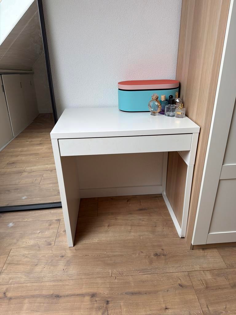 Wit bureau met lade - ideaal voor kleine ruimtes, Huis en Inrichting, Bureaus, Ophalen, Met lades, Spaanplaat of MDF, Zo goed als nieuw