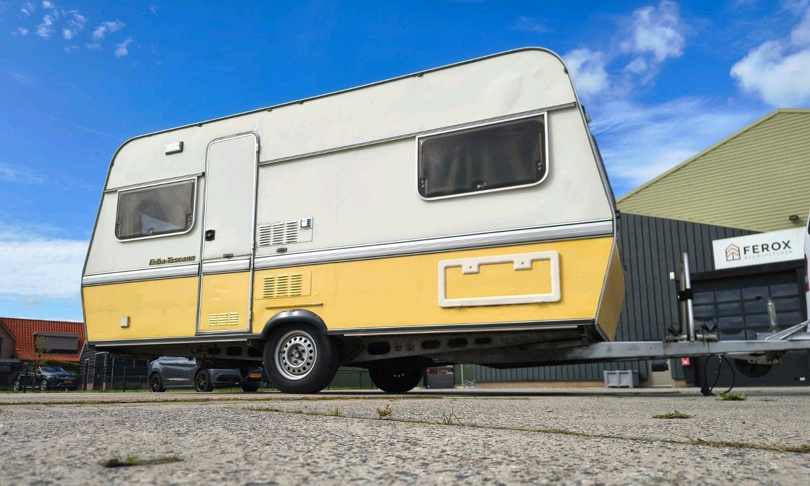 Eriba Toscana 481 uit 1980 met voortent, Vast bed, Serviceluik, Rondzit, 750 - 1000 kg