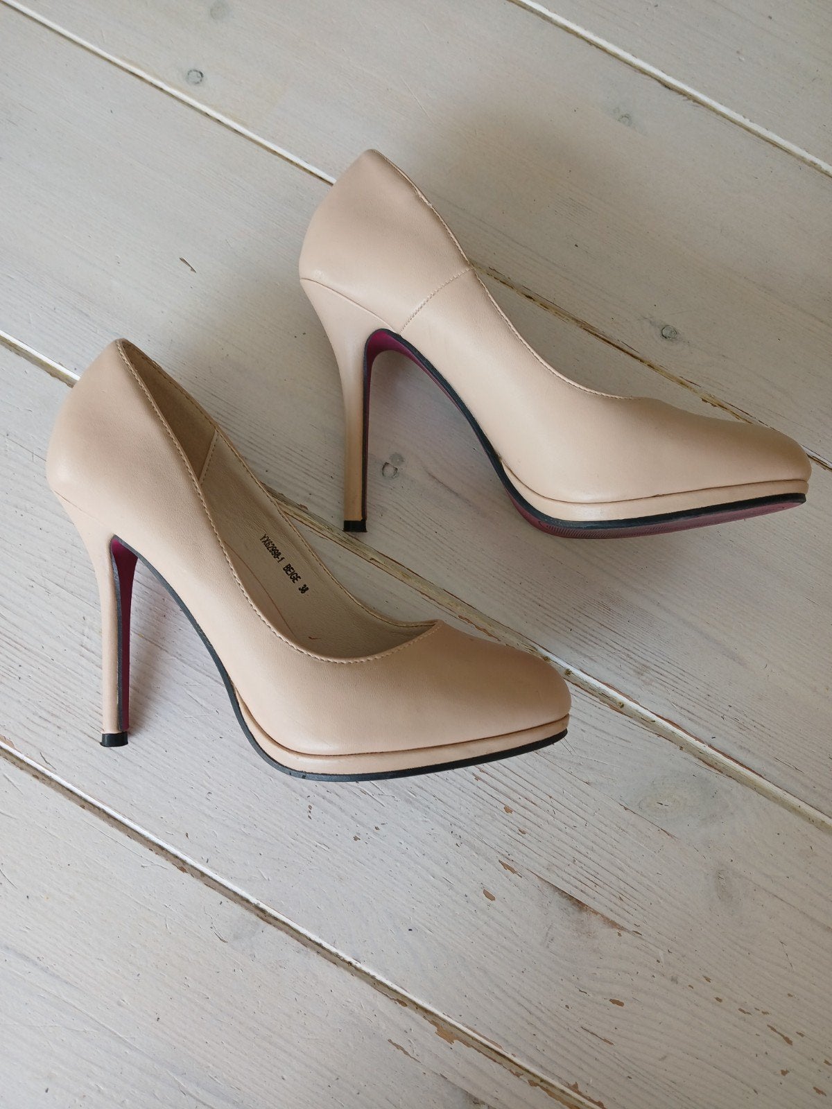 Beige/nude pumps maat 38 1 x gedragen, licht beschadigd., Ophalen, Pumps, Beige, Jumex