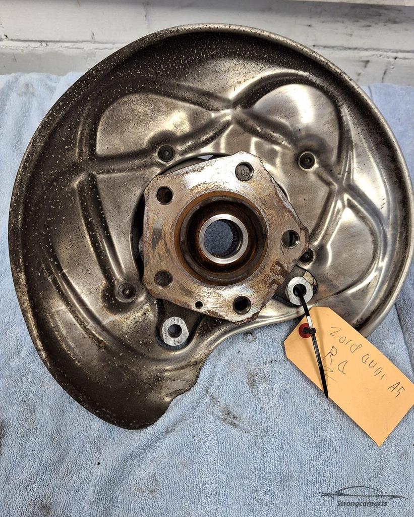 Fusee Audi A5 F5A S5 A4 8W B9 4x4 rechts achter 8W0505436AA, Gebruikt, -, -, -