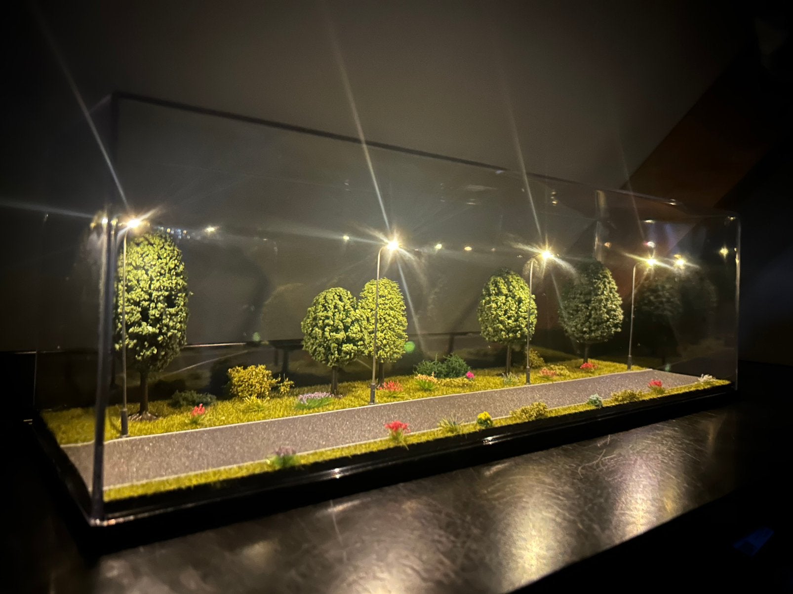 Verlicht diorama in stolp vitrine (51cm), Ophalen of Verzenden, Nieuw, Overige typen, Overige merken