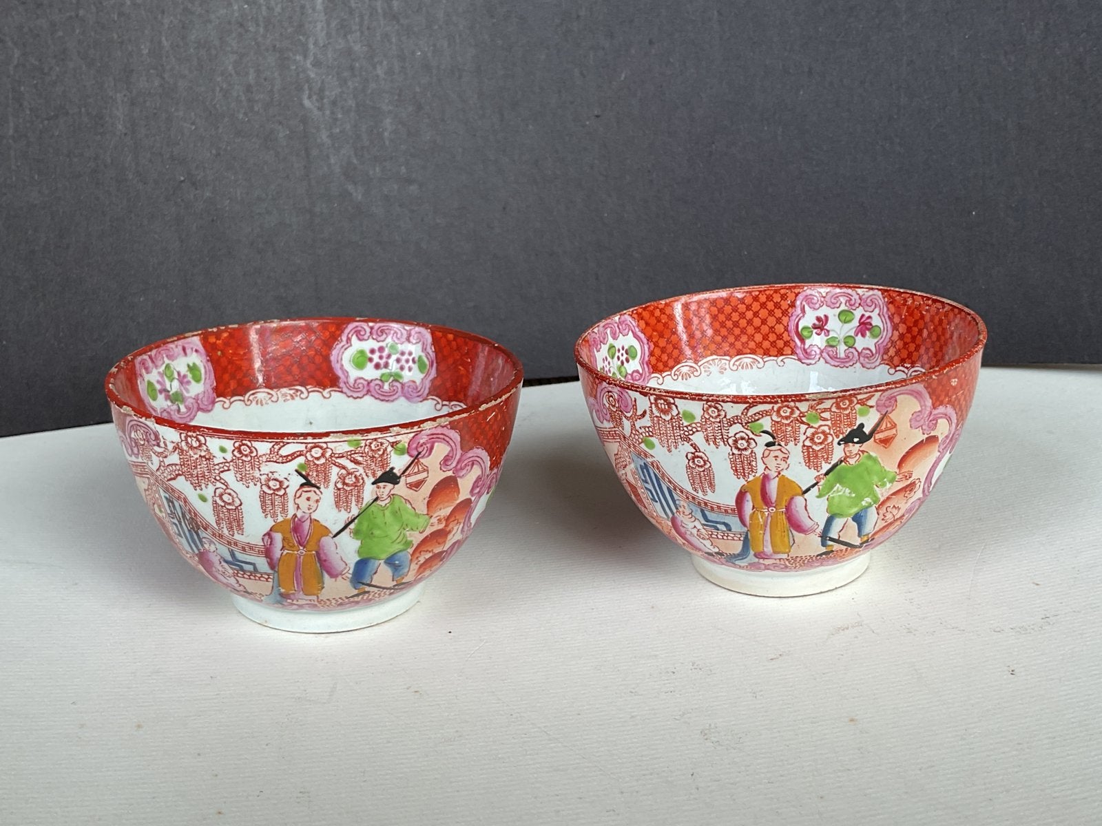 Twee creamware kommetjes met chinoiserie circa 1800, Antiek en Kunst, Verzenden