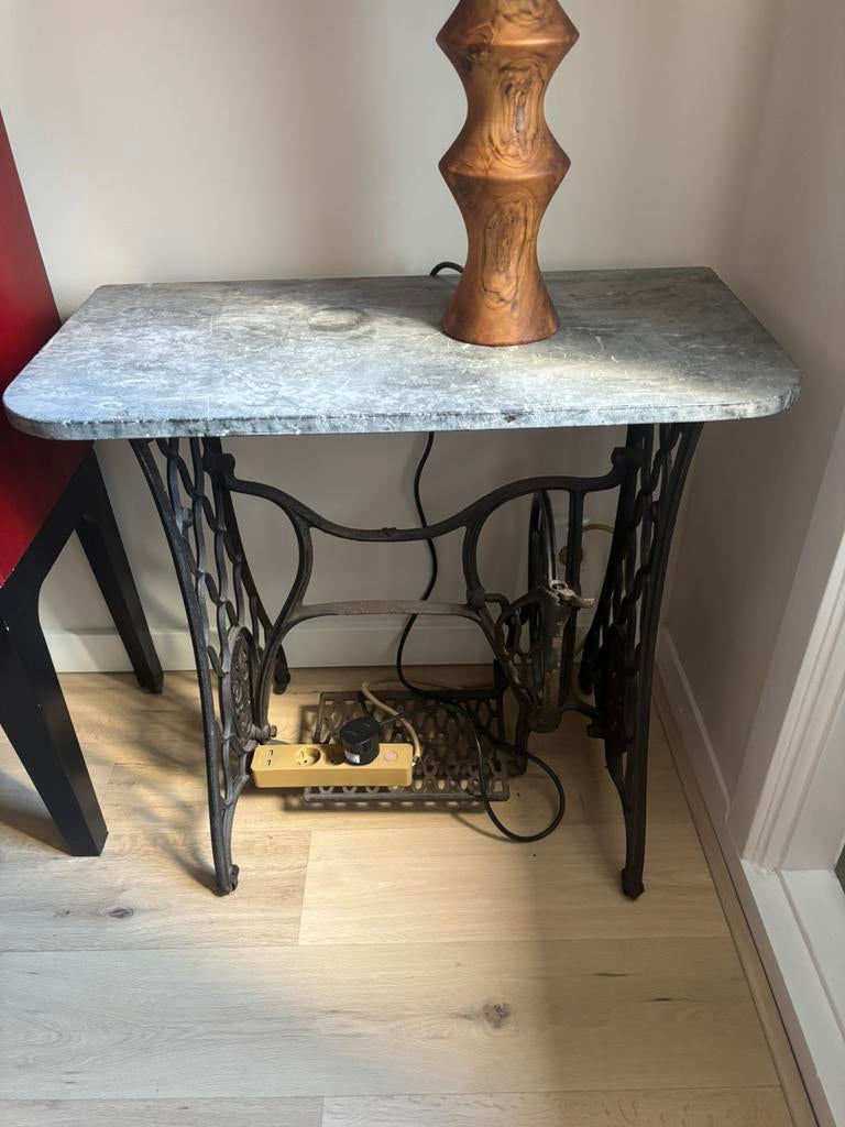 Vintage small sewing machine table, Ophalen